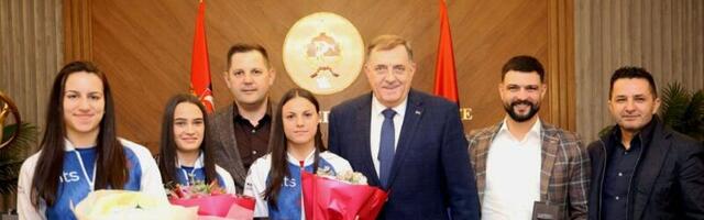 PRILIKA ŽIVOTA: Sara Ćirković boksuje za profesionalnu šampionku sveta u Banja Luci!