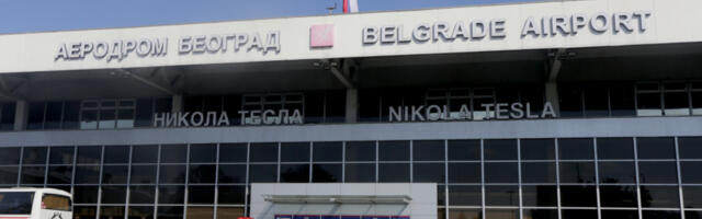 CARINICI NA AERODROMU ZAPLENILI VREDNU ROBU Oduzete stvari vrede više od pola miliona