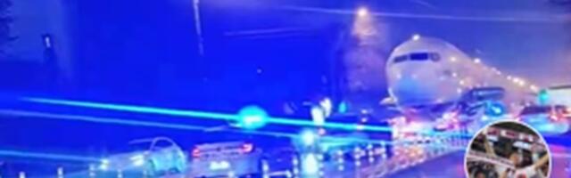Nestvaran snimak: Vozači morali da stanu da propuste AVION (VIDEO)