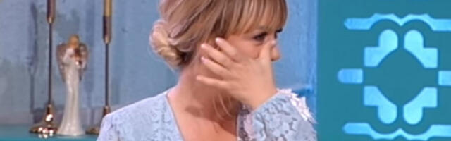 DRAMA U PORODIČNOM DOMU NAŠE PEVAČICE: Ćerka u lošem stanju, srce će vam pući kad vidite šta je napisala Deda Mrazu!