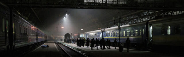 HOROR SCENA U FUTOGU! Voz prošao pored podignute rampe na pružnom prelazu - ZA DLAKU IZBEGNUTA TRAGEDIJA! (VIDEO)