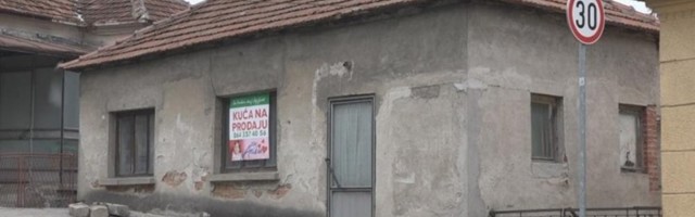 Завршена најхуманија лицитација у Србији: Спасоје из Америке купио кућу за 8000 долара за Малу Анику