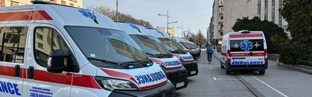 Uručivanje ambulantnih vozila kod Banovine, rotacije zbunile građane