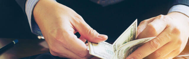 Просечан курс динара према евру у среду је 117,4061 динар