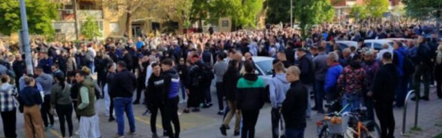 Протест у Новом Саду због интервенције полиције и блокада саобраћаја