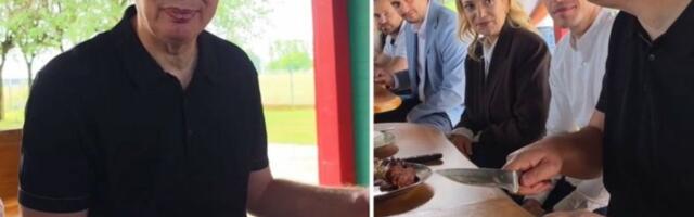 "VRATIO SE U SRBIJU, NE MOGU DA SAKRIJEM SVOJU SREĆU": Vučić se oglasio posle posete Tivtu, pogledajte ŠTA RADI I S KIM JE U DRUŠTVU (VIDEO)