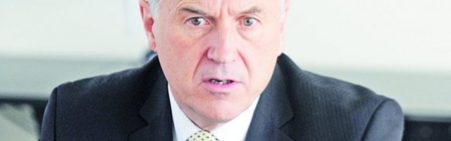 OKUPATOR OŠTRI KANDžE: Visoki predstavnik vređao Dodika, usledilo i sramno poređenje koje mu Srbi neće zaboraviti