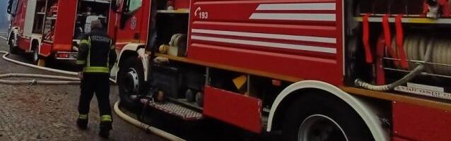 Požar u Prokuplju! Gorela porodična kuća, vatrogasci obuzdali vatrenu stihiju