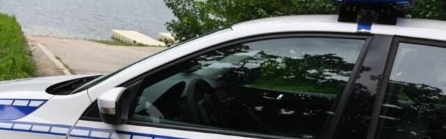 Sudar u Čačku: Delovi vozila rasuti po ulici, saobraćaj usporen