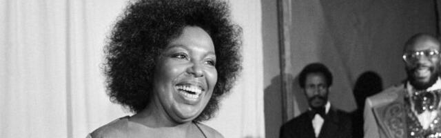 Umrla legendarna pevačica, njen hit svi znamo (VIDEO)