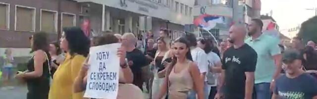 Na skupu protiv blokada - SNS blokirao ulice
