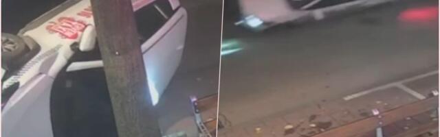 (UZNEMIRUJUĆ VIDEO) "ČULO SE VIŠE JAKIH UDARACA": Taksi u Sremskoj Mitrovici udario svom silinom u parkirano vozilo, pa se prevrnuo