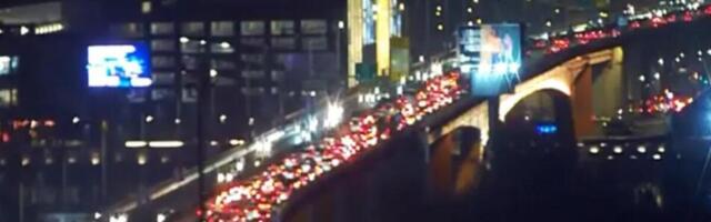 Nema igla gde da padne, vozila mile! Ovi delovi Beograda su potpuno paralisani, popodnevne gužve napravile haos!