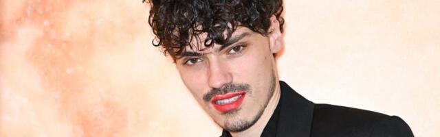 E, sad smo sve videli: Influenser pokazao polni organ na crvenom tepihu i mreže gore od komentara (FOTO)