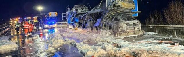 Šest ''mercedesa'' nestalo u požaru: Izgoreo šleper pun luksuznih automobila