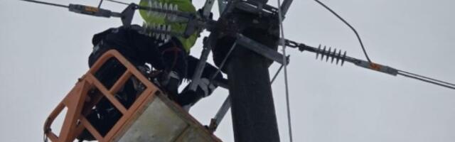 EDS: Više od 600 montera na terenu, stabilizovana situacija sa napajanjem strujom (FOTO)