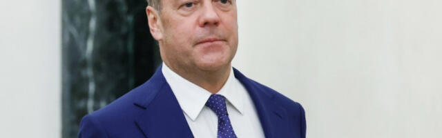 Медведев: Нуклеарна апокалипса реално могућа, само сањари или будале то не разумеју