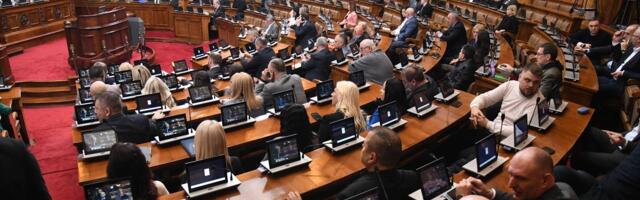 Poslanici Skupštine Srbije nastavili sednicu o izmenama izbornih zakona