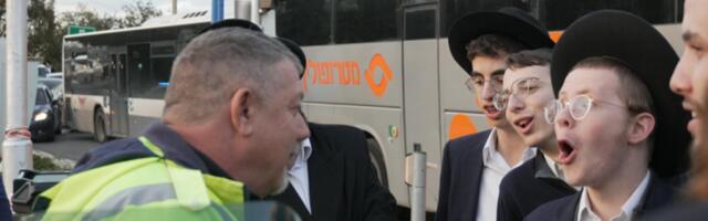 BES NA ULICAMA! Ultraortodoksni Jevreji sukobili se sa policijom, letele ŠOK BOMBE, a OVO je razlog VELIKOG PROTESTA! (VIDEO)