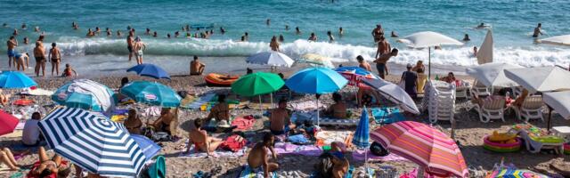 Monstrum dugačak 4 metra pronađen mrtav na plaži popularnog letovališta: Ljudi u neverici!