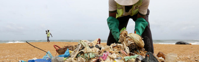 Procenjuje se da je u okeanima završilo 1,56 milijardi zaštitnih maski