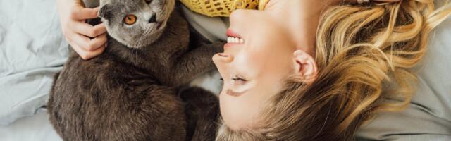 Zašto su mačke naklonjenije ženama