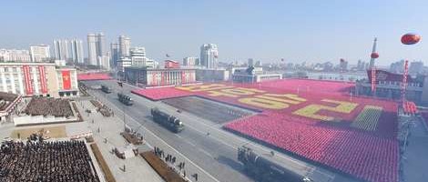 Sjeverna Koreja održala vojnu paradu u cik zore