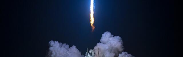 Nova raketa Glen, kompanije Blue Origin uspešno lansirana u orbitu tokom prvog leta