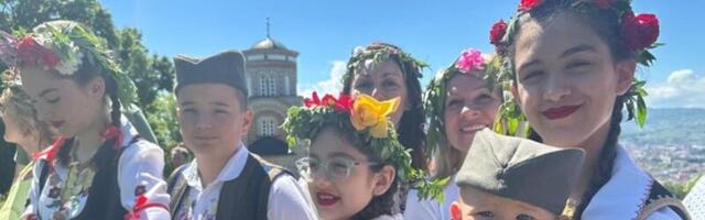 Prelepe slike s Kosmeta: Lazarice pesmom najavljuju Lazarevo vaskrsenje