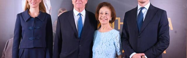 Pre tri meseca je postala srpska princeza, a evo kako obeležava katolički Božić: Vesna od Srbije nosi kravatu od zlata!