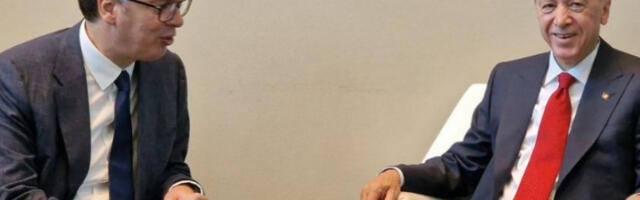 Ламент из Сарајева: Ердоган дочекао Вучића као султана