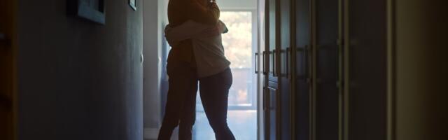 Pravilo "jednom nedeljno": Studije otkrile ključnu naviku parova koji ostaju bliski i posle decenija braka