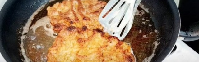 PARISKE ŠNICLE PO RECEPTU koji kruži GENERACIJAMA - ručak koji se BRZO PRAVI i svi ga vole! (FOTO)