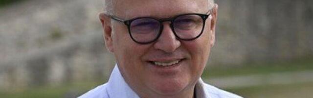 OVAKO ČUVAMO USPOMENU NA BRATISLAVA PETKOVIĆA! Vesić posetio Muzej automobila