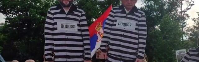 Lutke Gašića i Šapića u zatvorskim odelima (VIDEO)