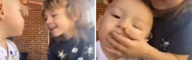 BEZ RAZMIŠLJANJA JE REAGOVAO U DELIĆU SEKUNDE: Dečak spasio život mlađem bratu, bio je pribraniji i hrabriji od majke! (VIDEO)