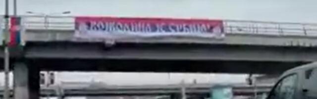 Transparenti duž auto-puta : Vojvodina je Srbija