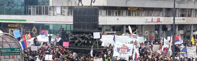 Američki mediji:  Srbi skandiraju - "Zaslužujemo bolje", dok protest pojačava pritisak na Vučića