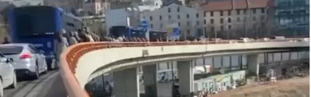 PAKAO NA GAZELI, LjUDI IZLAZE IZ AUTOBUSA I IDU PEŠAKA: Potpuni kolaps u ovim delovima Beograda (MAPA)