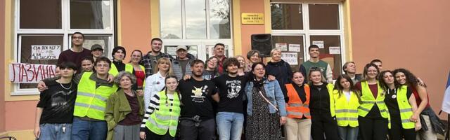 Maturanti Lazine gimnazije i studenti biciklisti na javnom času: Ljubav dala "vetar u leđa"