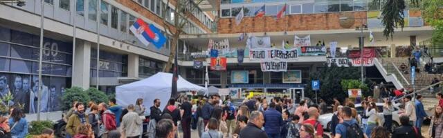 Zborovi i studenti pozvali danas na protest ispred RTS (FOTO)