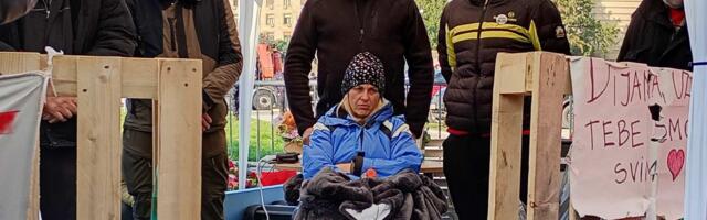 Dijana Hrka u vidno lošem stanju: Protest profesora, studenta i građana ispred Skupštine (FOTO;VIDEO)