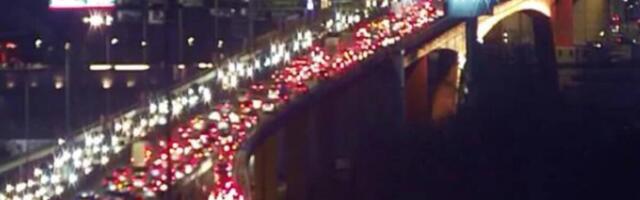 Skoro ovakav popodnevni špic nije bio u prestonici: Vozila se jedva miču, gužve u svim pravcima, ima i saobraćajki!