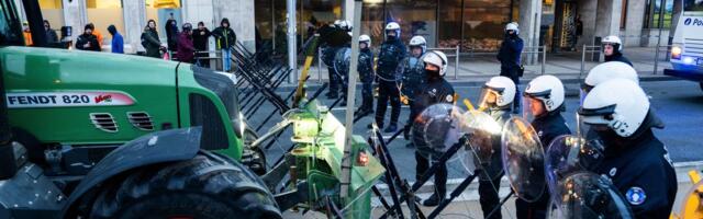 Saobraćaj u Tuluzu potpuno blokiran: Poljoprivrednici ignorišu zabranu i sukobljavaju se sa policijom