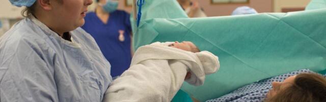 "U KOLIMA SAM ZATEKLA ZAMRZNUTU ŽENU KAKO PLAČE, IZMEĐU NOGU JE DRŽALA BEBU!" Dr Tajana pomogla porođaj u automobilu: Otac je izleteo tražeći pomoć!