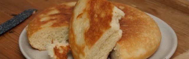(RECEPT) Brzo i jednostavno: Pogača iz tiganja