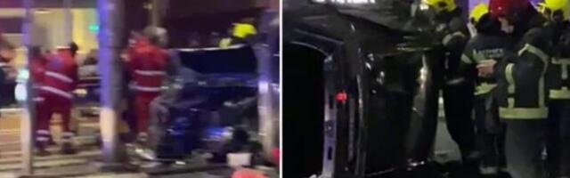 JEZIV UDES NA BULEVARU KRALJA ALEKSANDRA! Golf smrskan, džip prevrnut, muškarac HITNO TRANSPORTOVAN U URGENTNI CENTAR