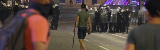 BLOKADERI I SAMI PRIZNALI - U SRBIJI SE NE ŽIVI TEŠKO! Očajno poručili: Radnje na crni petak prepune, narod ima novca! A u Italiji generalni štrajk