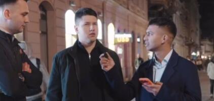 "OVAJ DEČKO JE PAMETAN!" Pavlovića zaustavio poznati influenser Akaš: Postavio mu nekoliko pitanja, nije znao SAMO 1! Pogledajte kako je to izgledalo (VIDEO)