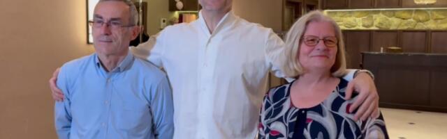 OVO SU BAKA I DEKA ĆERKE ACE SOFRONIJEVIĆA: Ona im je četvrto unuče - harmonikaš rešio da prestigne sestru! (VIDEO)